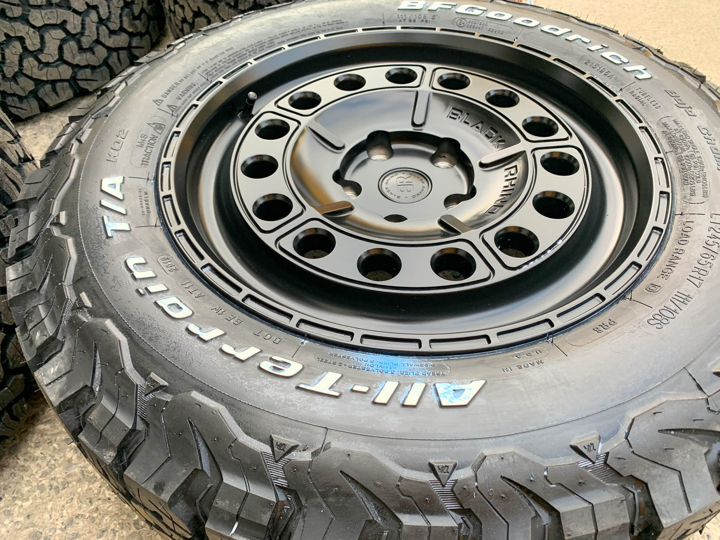 BLACK RHINO UNIT 17″