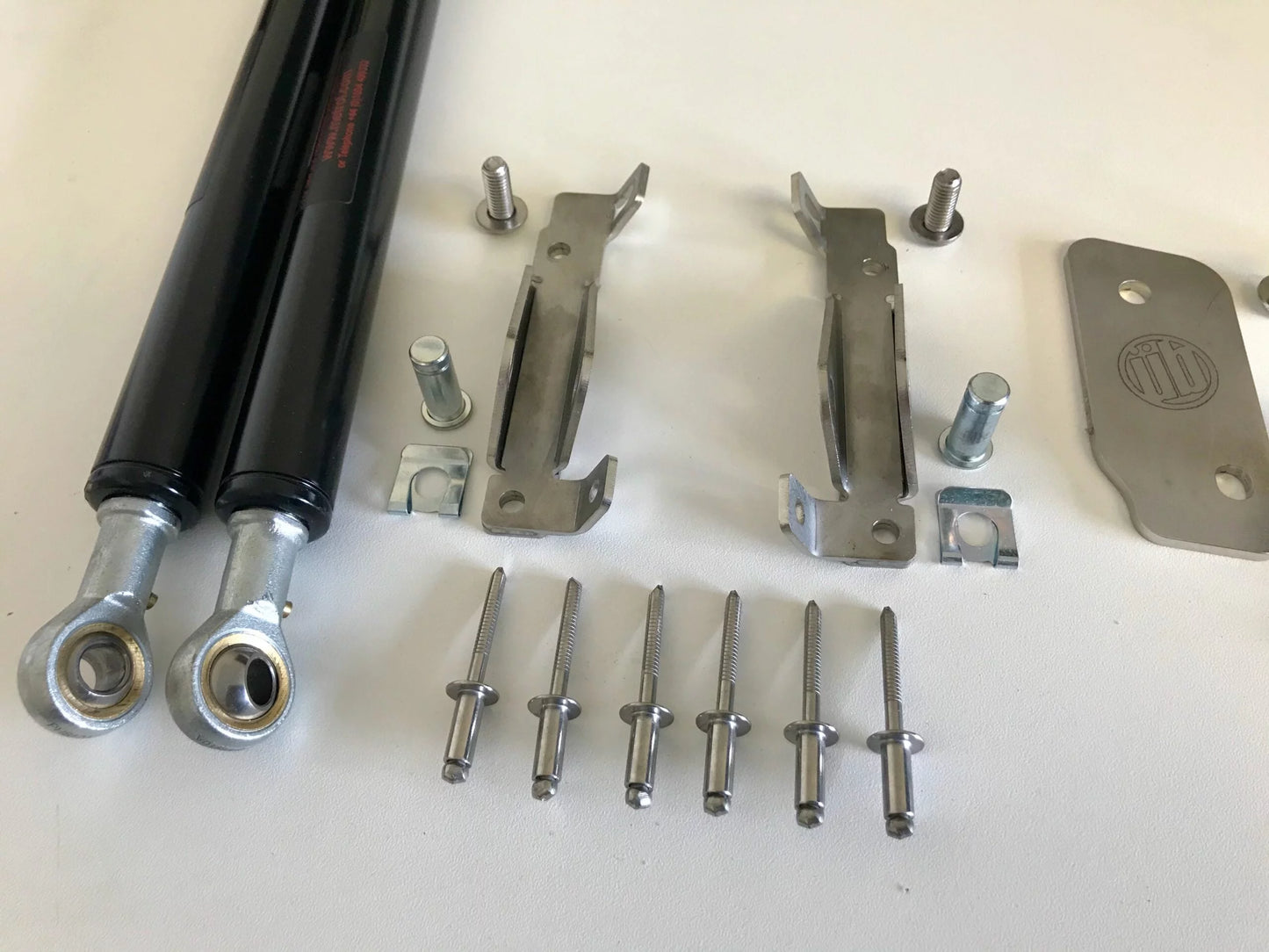 T6 HEAVY DUTY GAS STRUT KIT TAILGATE