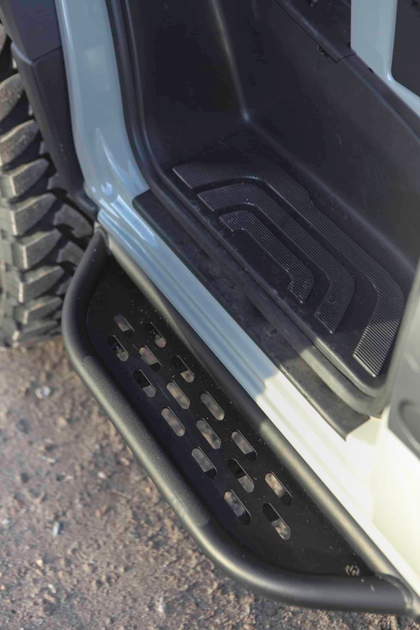 “HALF MOON”FRONT SIDE STEPS ( MERCEDES SPRINTER W906/W907/W910)