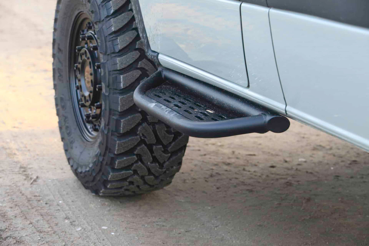 “HALF MOON”FRONT SIDE STEPS ( MERCEDES SPRINTER W906/W907/W910)