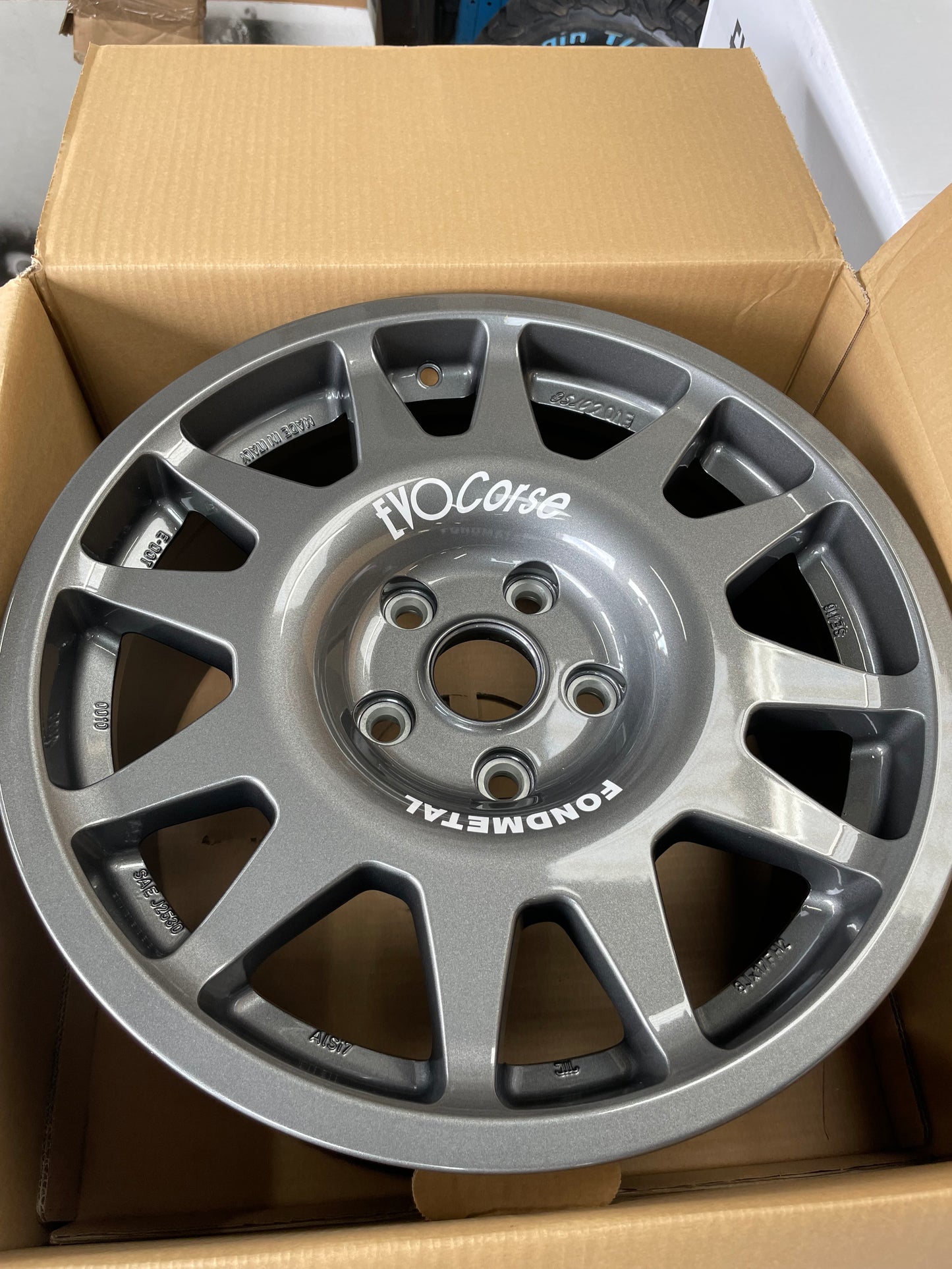 16″ + 17" EVO CORSE DAKAR ZERO ALLOYS FOR 6X130 CRAFTER SPRINTER
