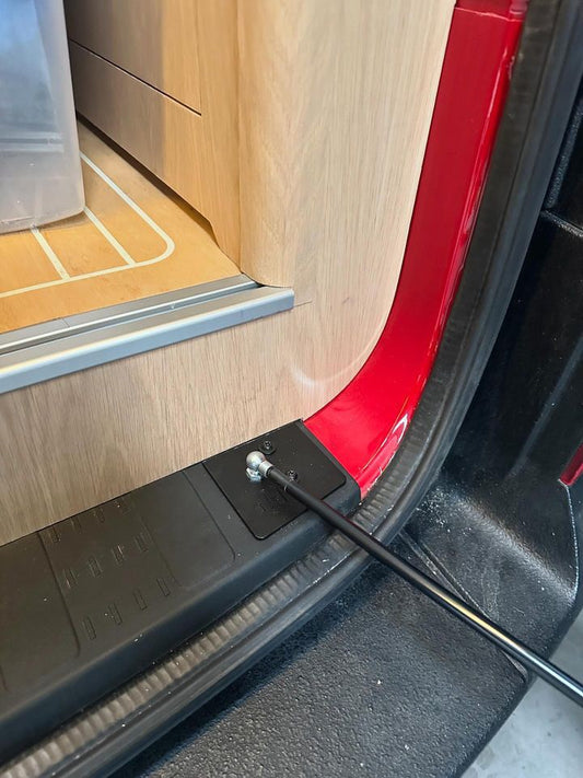CRAFTER/MAN REAR DOOR STRUT OPENING KIT