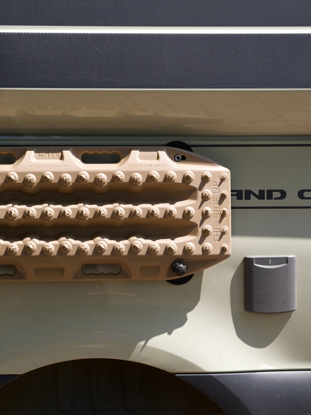 TACTIC VANS PINS AND MAGNETS TO HOLD MAX TRAX MK2 (MAXXTRAC NOT INCLUDED)