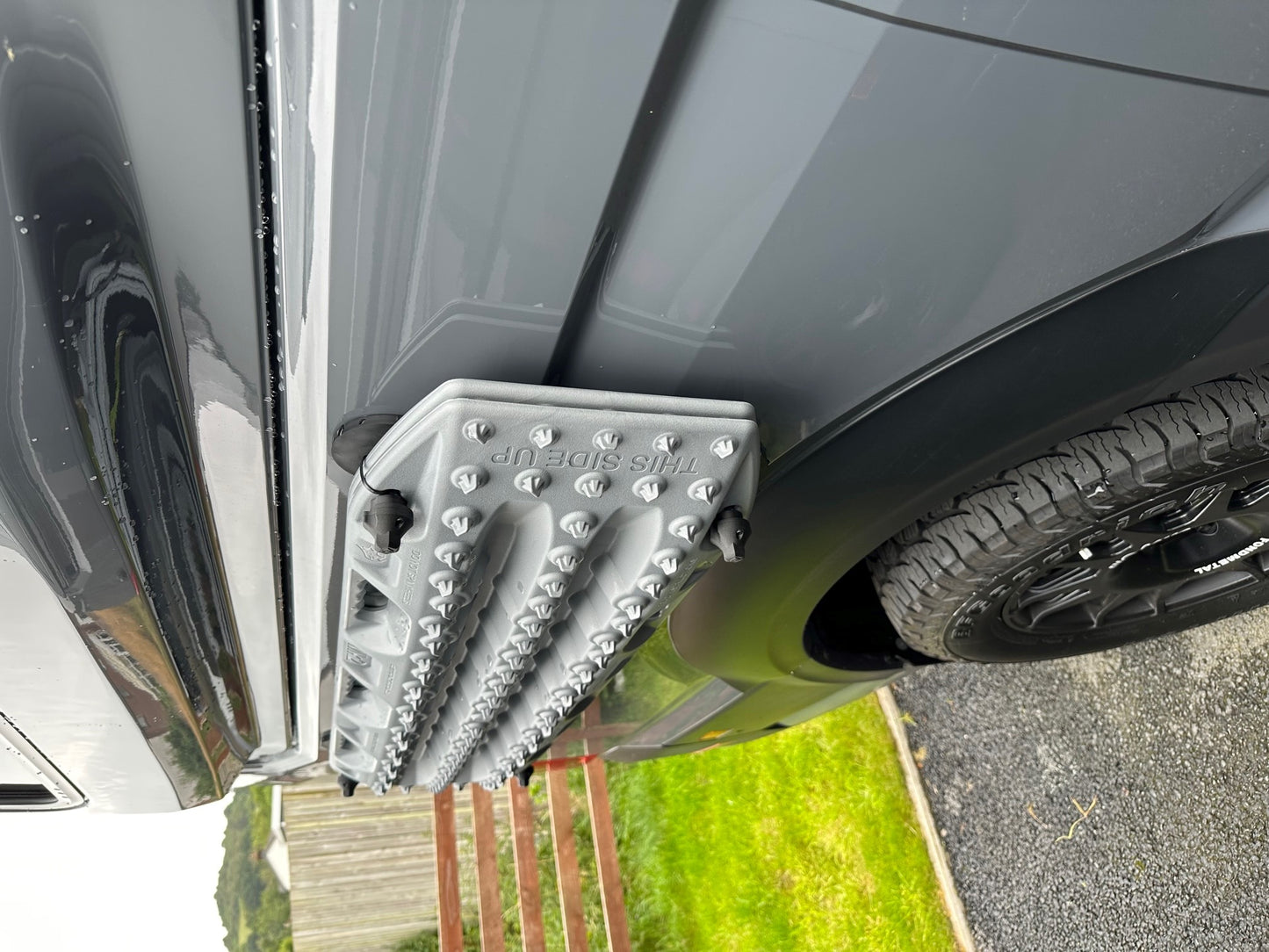 TACTIC VANS PINS AND MAGNETS TO HOLD MAX TRAX MK2 (MAXXTRAC NOT INCLUDED)