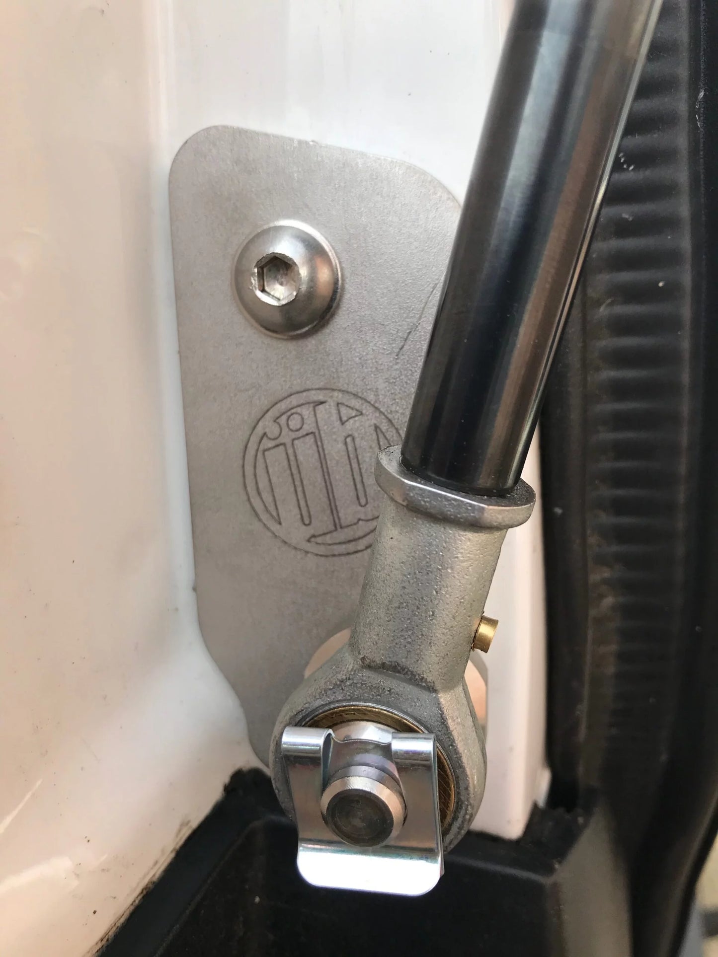 T6 HEAVY DUTY GAS STRUT KIT TAILGATE