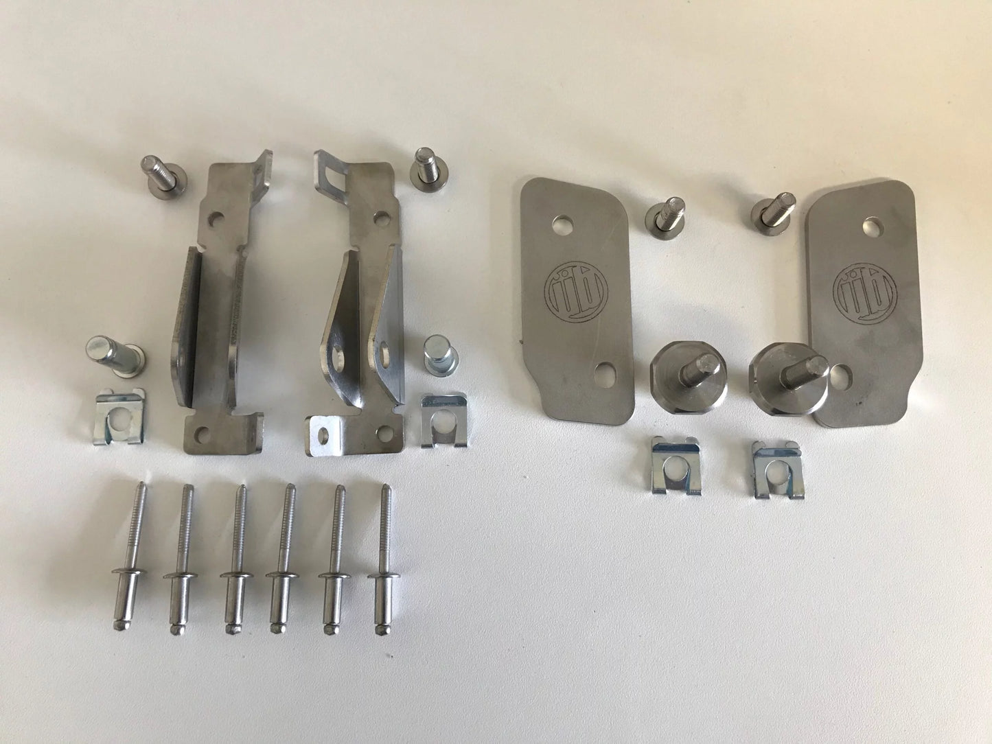 T6 HEAVY DUTY GAS STRUT KIT TAILGATE