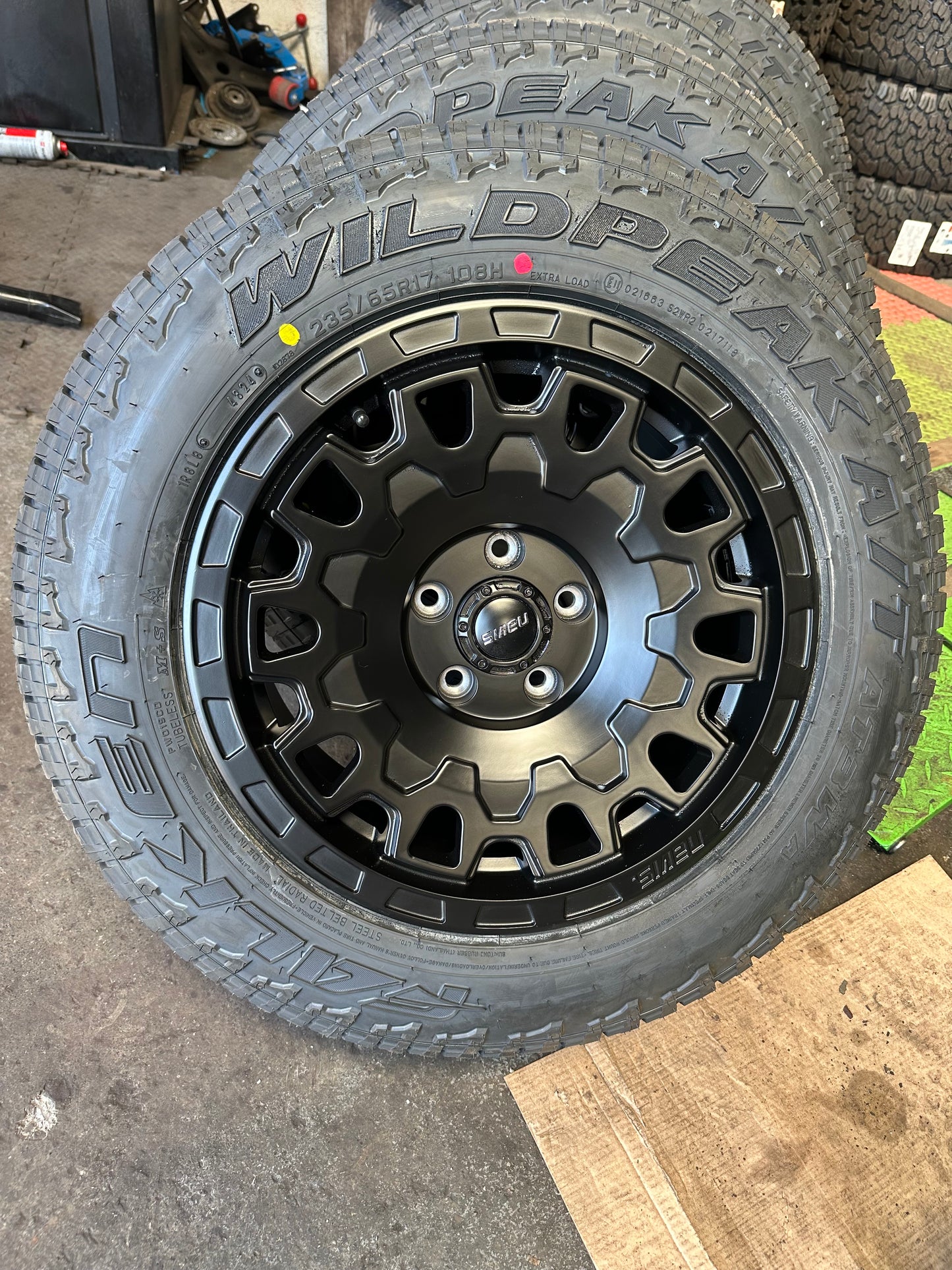 Navis Dura A/T