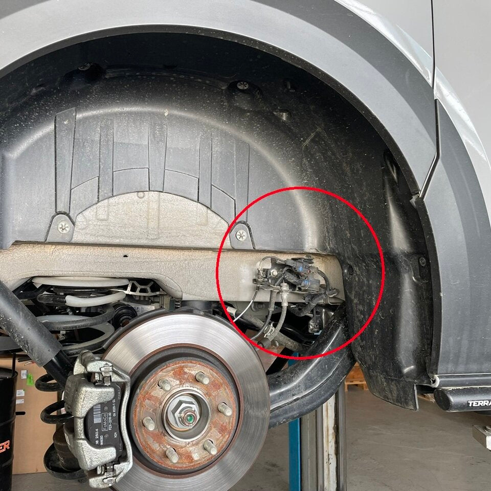 Protective cover for brake line and plug connection in rear wheel arch, for Ford Transit and Tourneo Custom (V710) / VW New Transporter (T7)