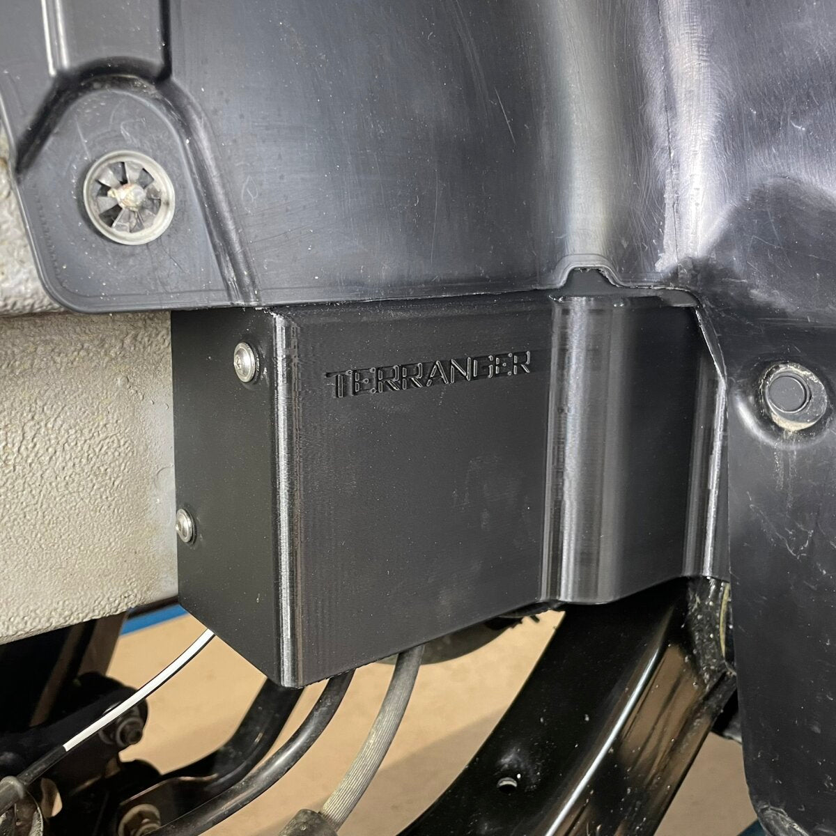 Protective cover for brake line and plug connection in rear wheel arch, for Ford Transit and Tourneo Custom (V710) / VW New Transporter (T7)